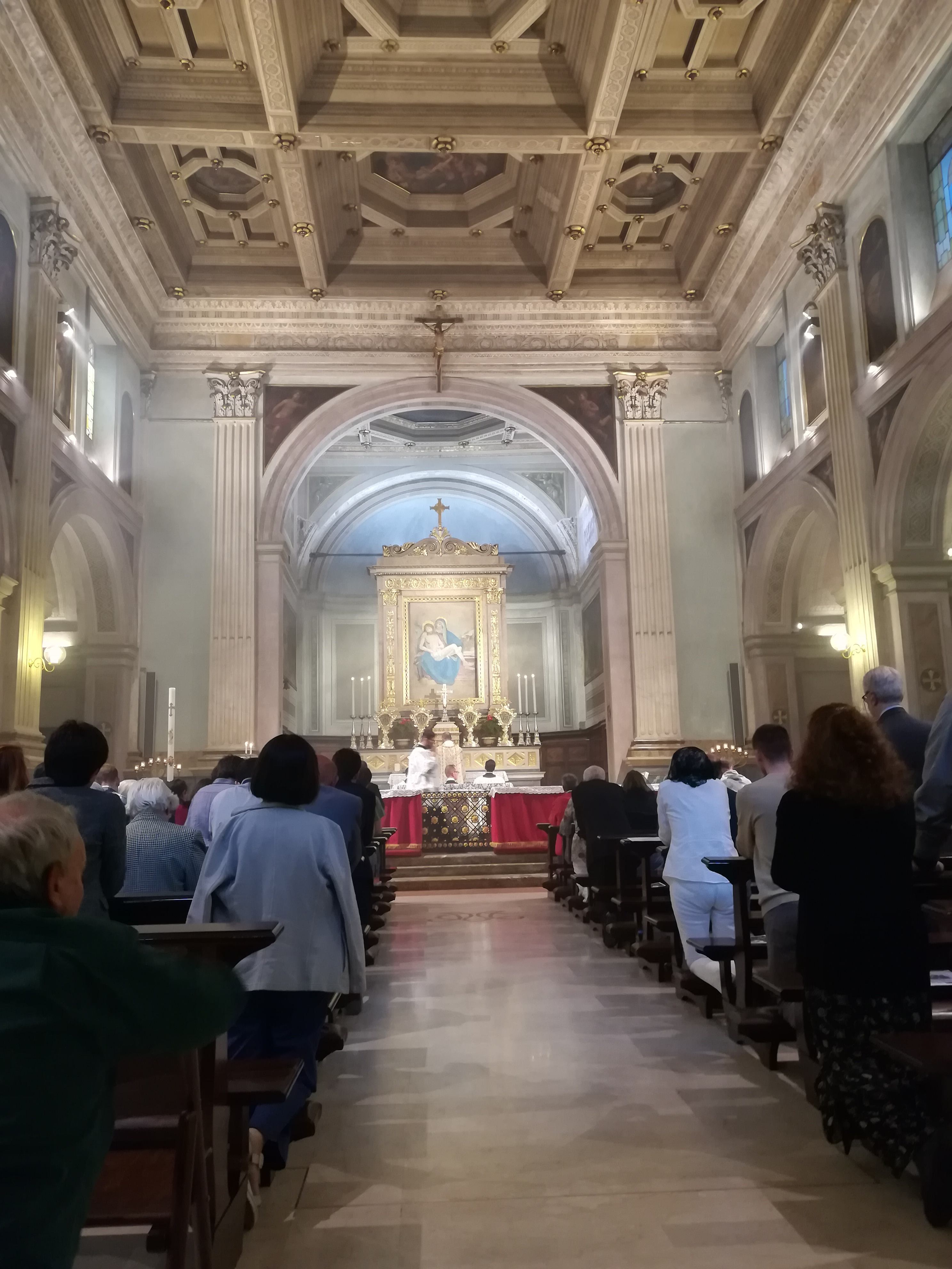 interno di Santa Maria della consolazione a milano